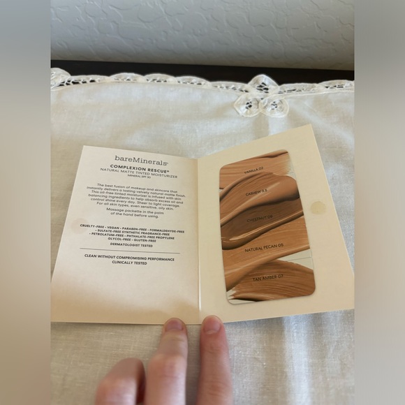 2 Makeup Samples 1 Skincare Sample - Picture 3 of 3